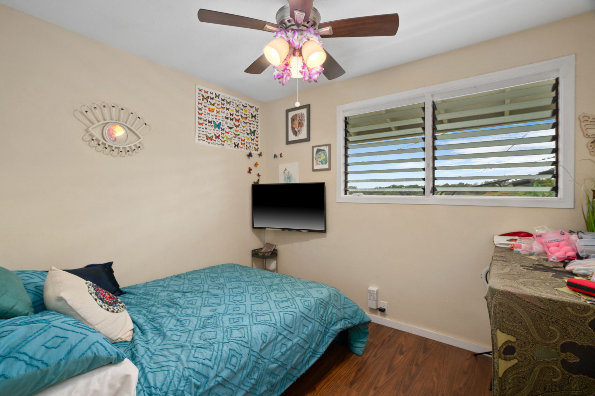 4906 Aliali Road Kapaa, HI 96746 - Photo 9 of 30 a bedroom with a bed and a flat screen tv