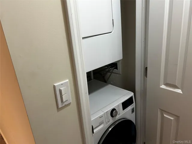 $4,575 | 148 Hillside Avenue, Unit 2 FRONT, Manhasset, NY 11030