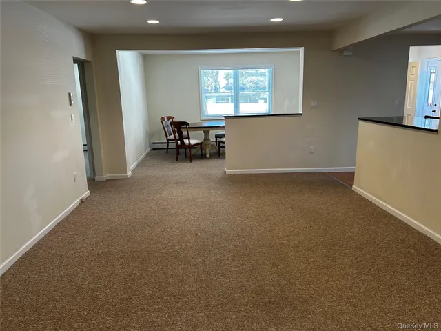 $4,575 | 148 Hillside Avenue, Unit 2 FRONT, Manhasset, NY 11030