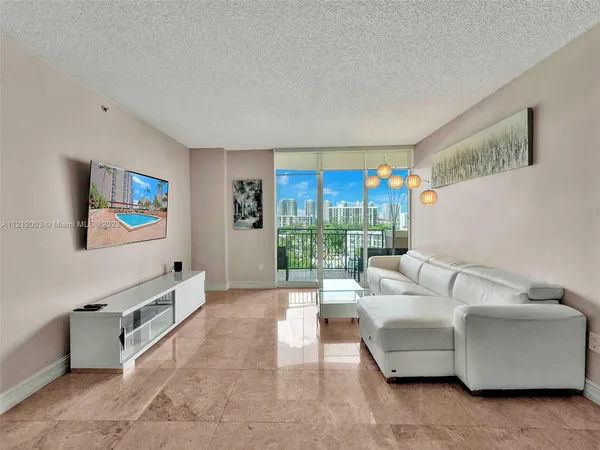 $5,900 | 17555 Atlantic Boulevard, Unit 806, Sunny Isles Beach, FL 33160