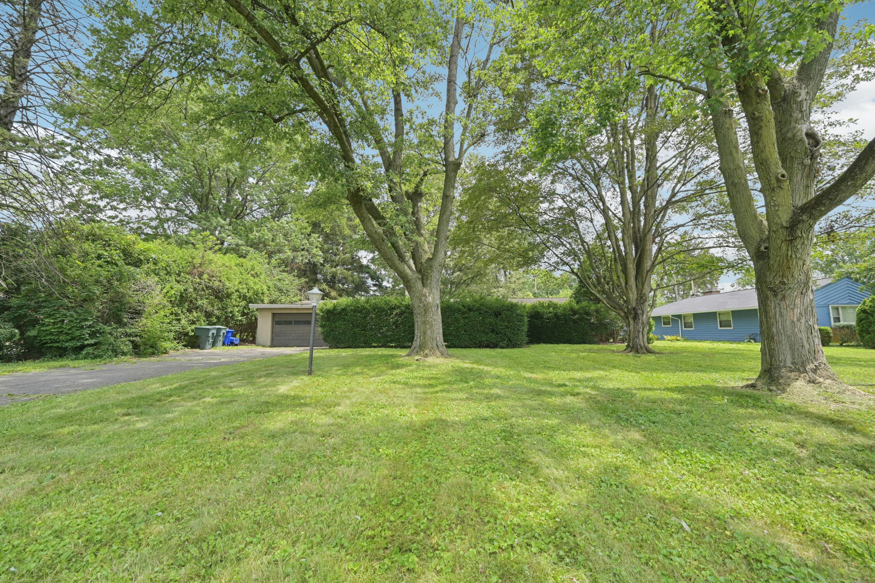 1068 McNaughten Road Columbus, OH 43213 - Photo 2 of 11 front