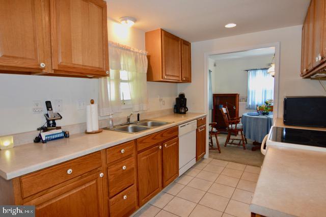 128 Aspen Avenue Sinking Spring, PA 19608 - Photo 9 of 39 Gallery Image 9