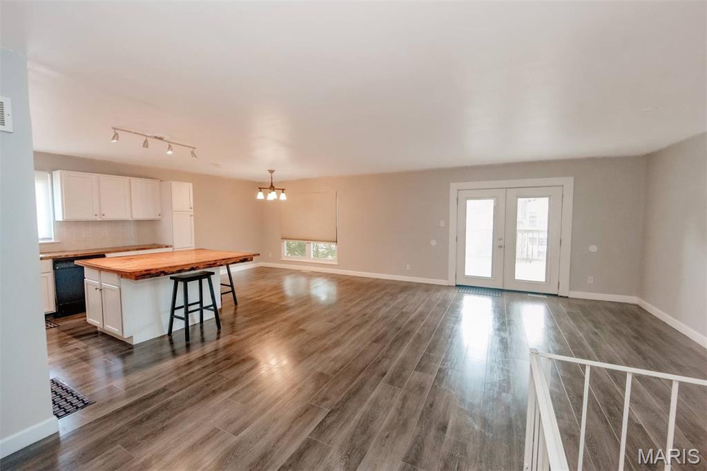 367 Napoli Court Ballwin, MO 63021 - Photo 5 of 42
