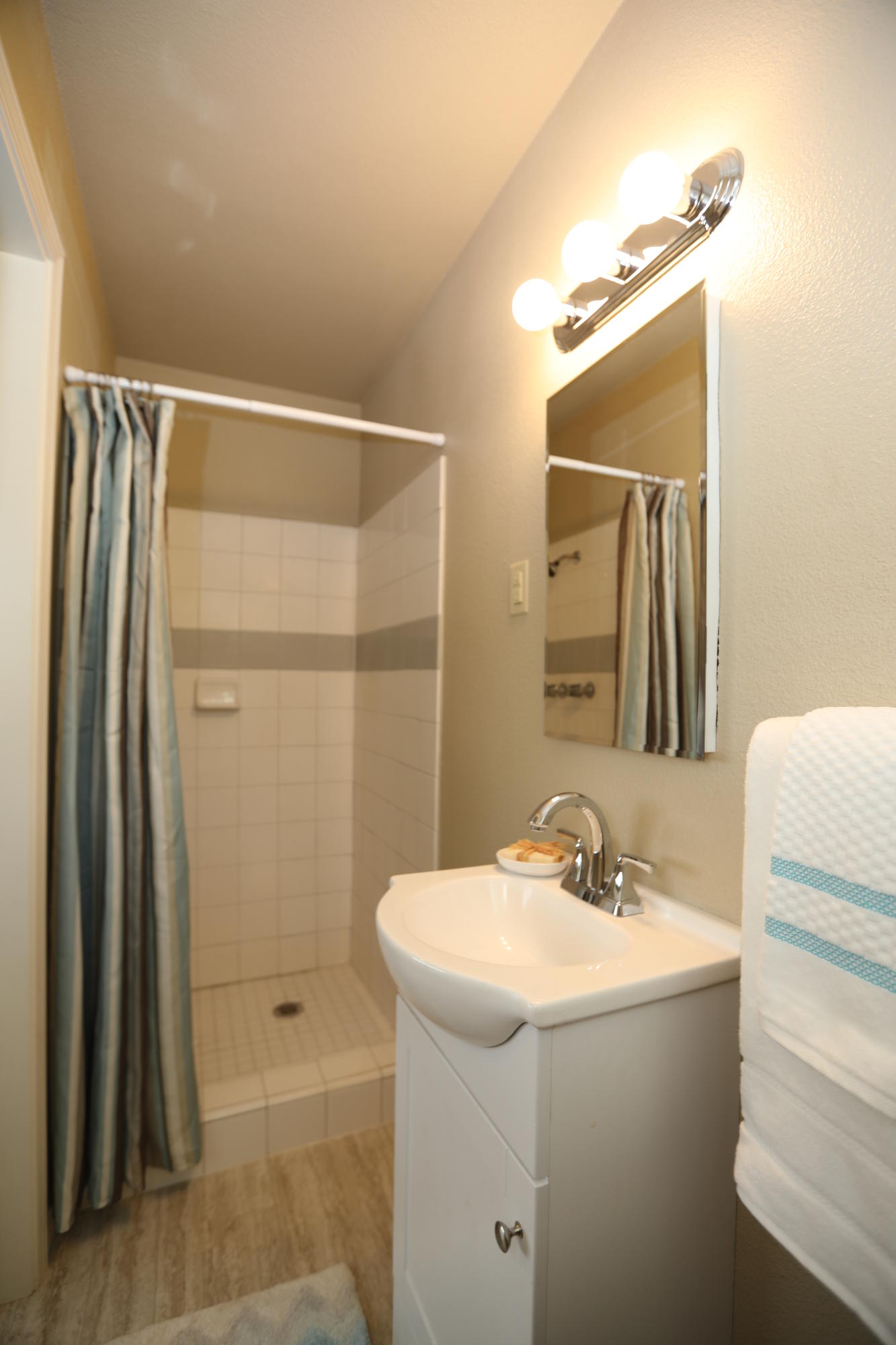 6560 Riverside Drive Redding, CA 96001 - Photo 12 of 15 a bathroom with a sink a toilet and shower