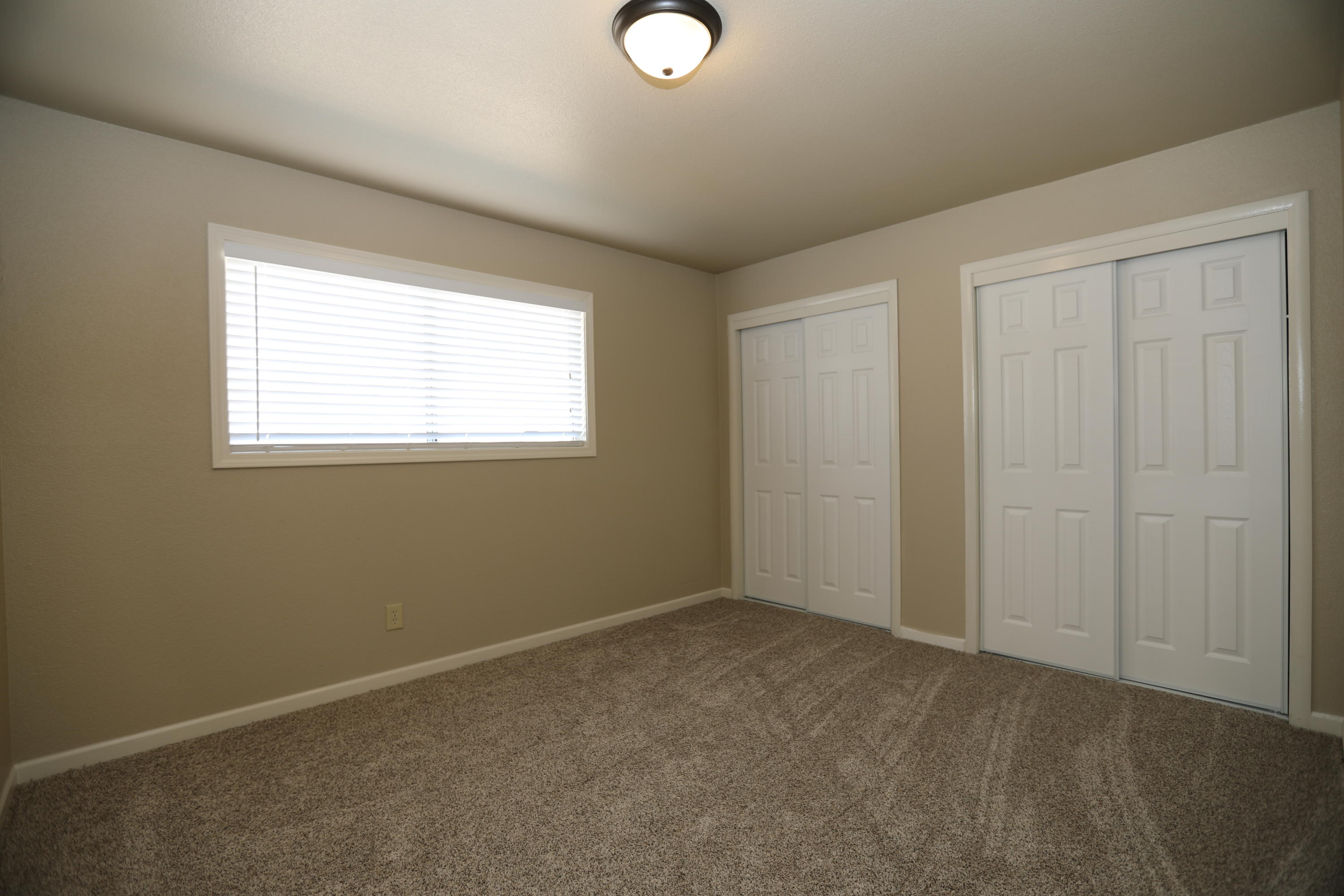 6560 Riverside Drive Redding, CA 96001 - Photo 10 of 15 an empty room with windows and closet