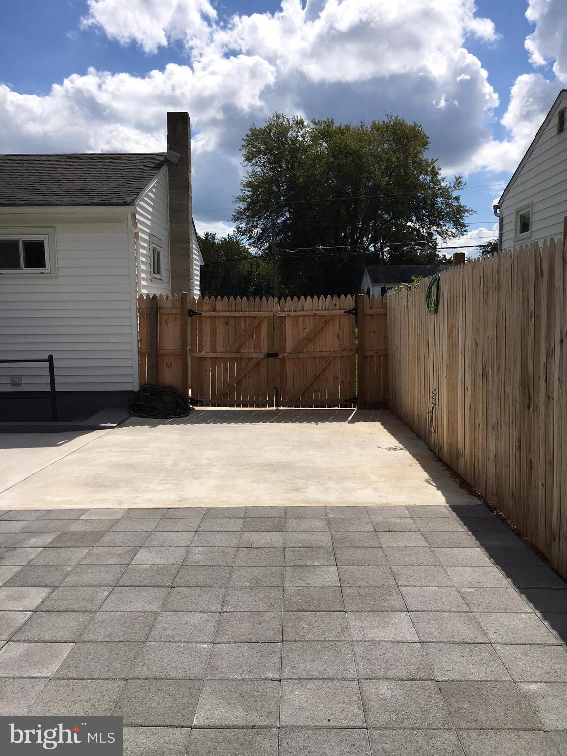 18 Wengate Road Owings Mills, MD 21117 - Photo 20 of 25 Driveway Gate to pull in autos