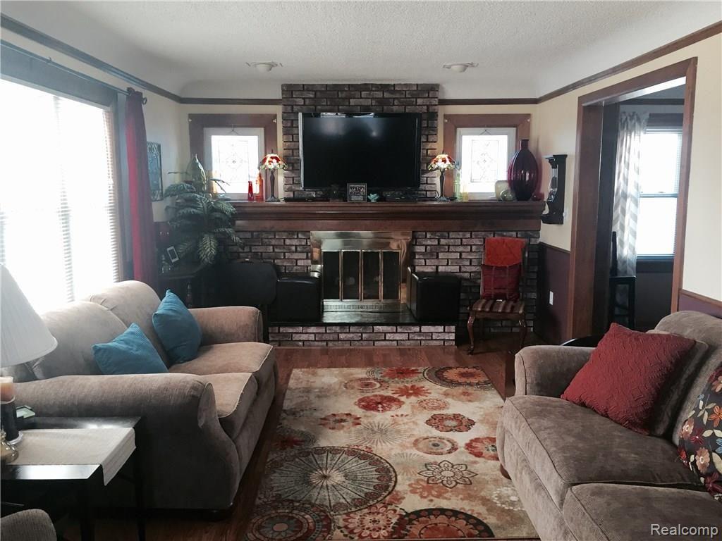 135 Riverside Drive Mount Clemens, MI 48043 - Photo 2 of 54 Gallery Image 2