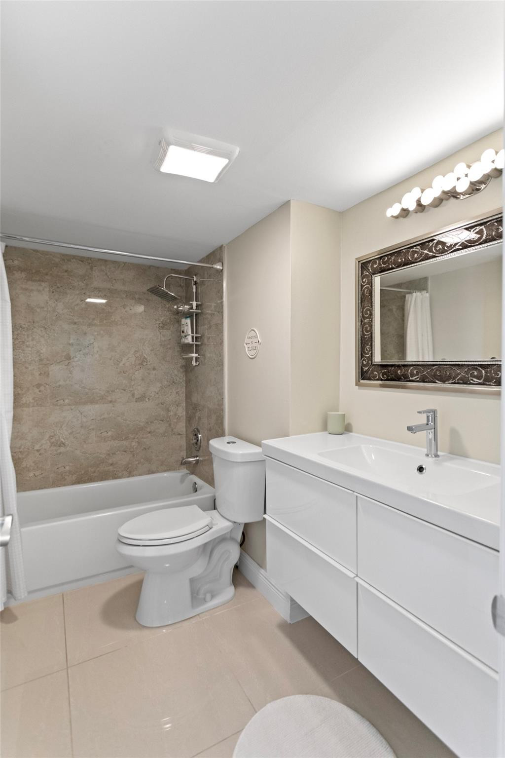 16 Royal Palm Way, Unit 302 Boca Raton, FL 33432 - Photo 26 of 34 Guest Bathroom