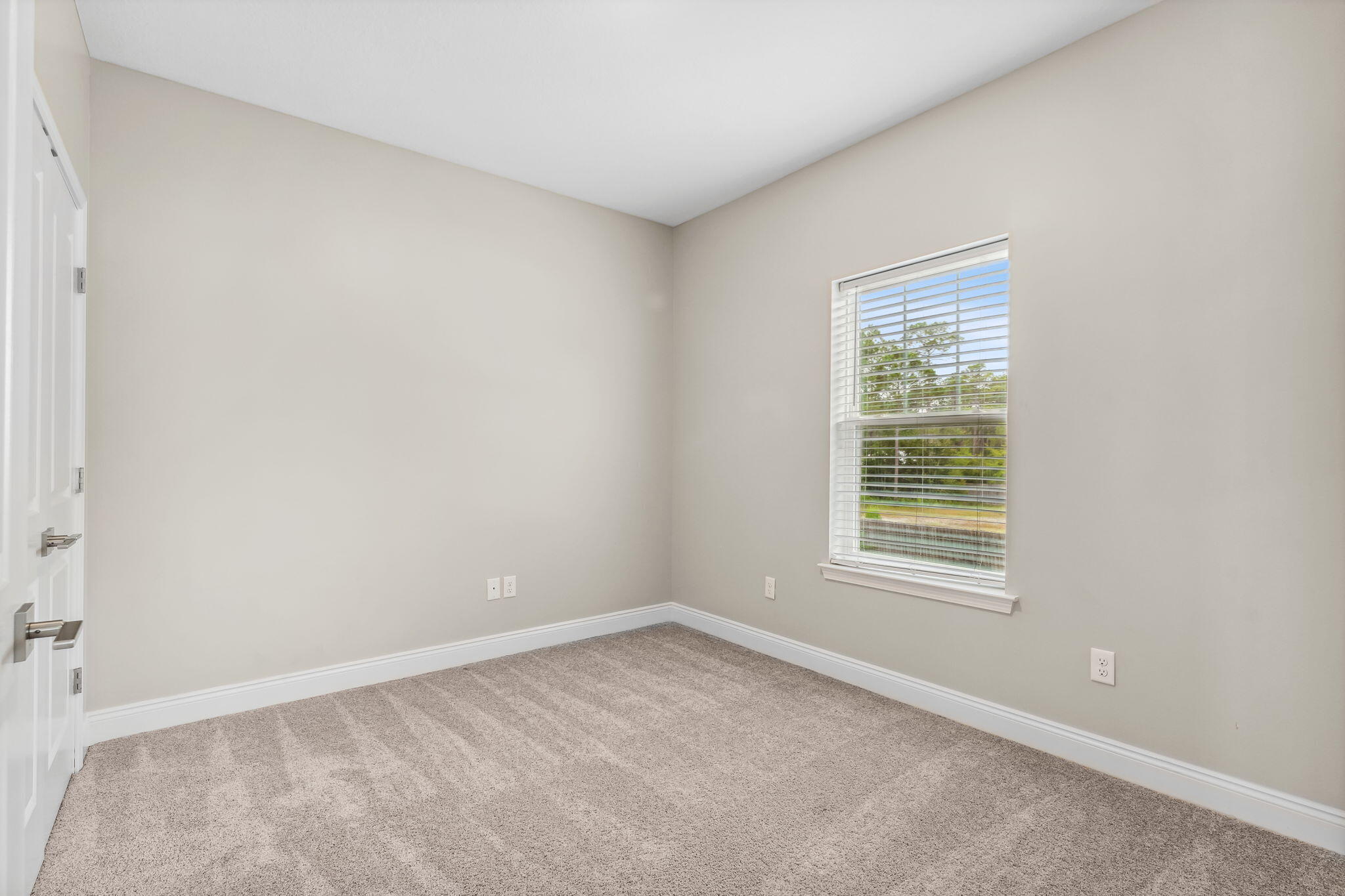 275 Indian Woman Road Santa Rosa Beach, FL 32459 - Photo 21 of 41 an empty room with a window