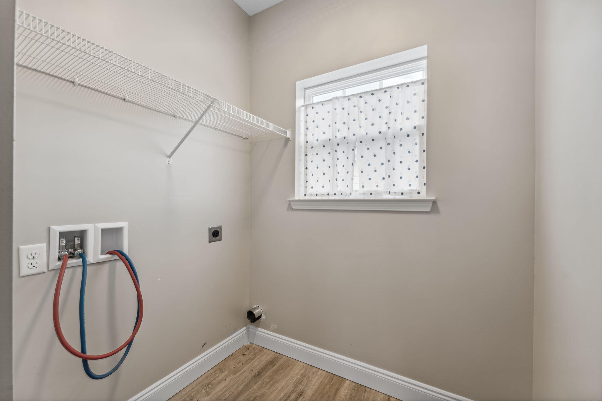 275 Indian Woman Road Santa Rosa Beach, FL 32459 - Photo 23 of 41 a view of a mirror and a window