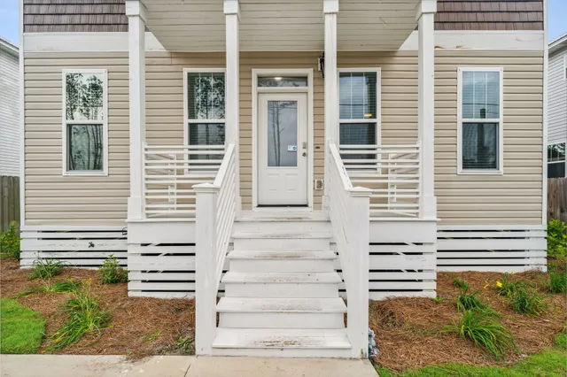 a view of a house with entryway and windows
