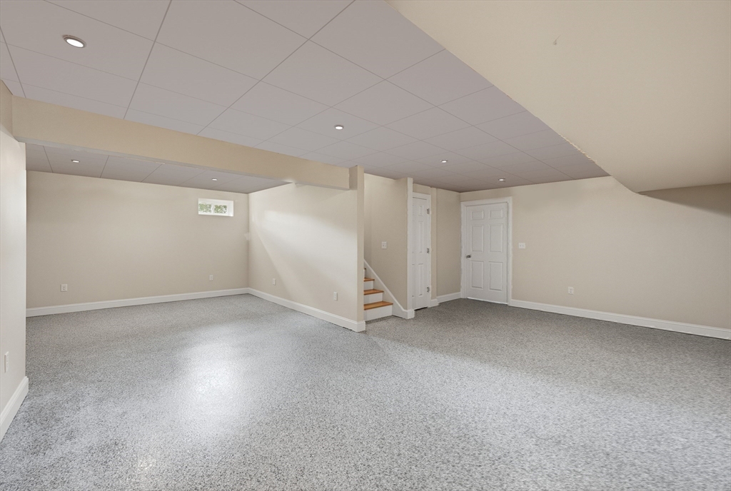 20 Willow Street Clinton, MA 01510 - Photo 23 of 28