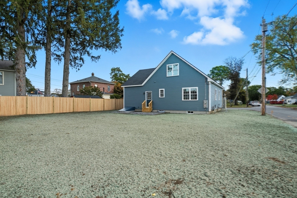 20 Willow Street Clinton, MA 01510 - Photo 25 of 28