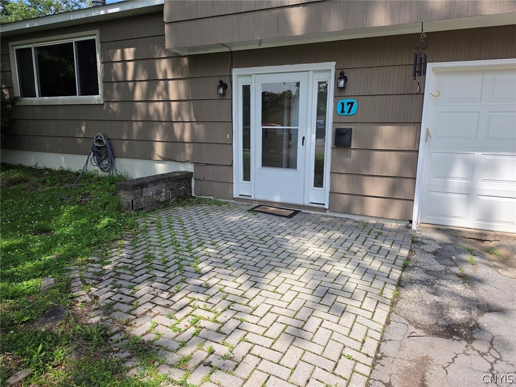 17 Hummingbird Path Clay, NY 13090 - Photo 3 of 31