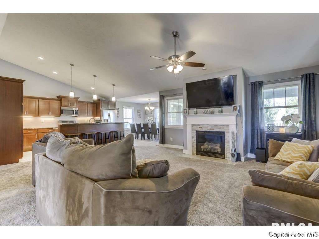1405 Lake Pointe Court Springfield, IL 62712 - Photo 5 of 23