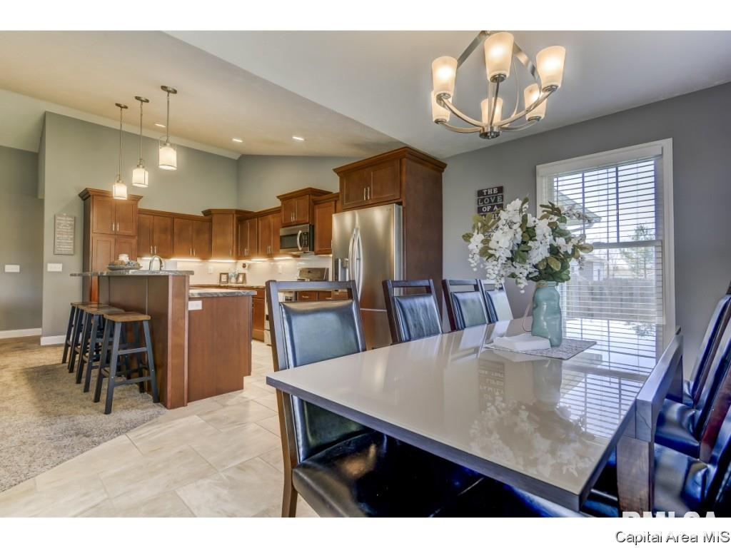 1405 Lake Pointe Court Springfield, IL 62712 - Photo 8 of 23