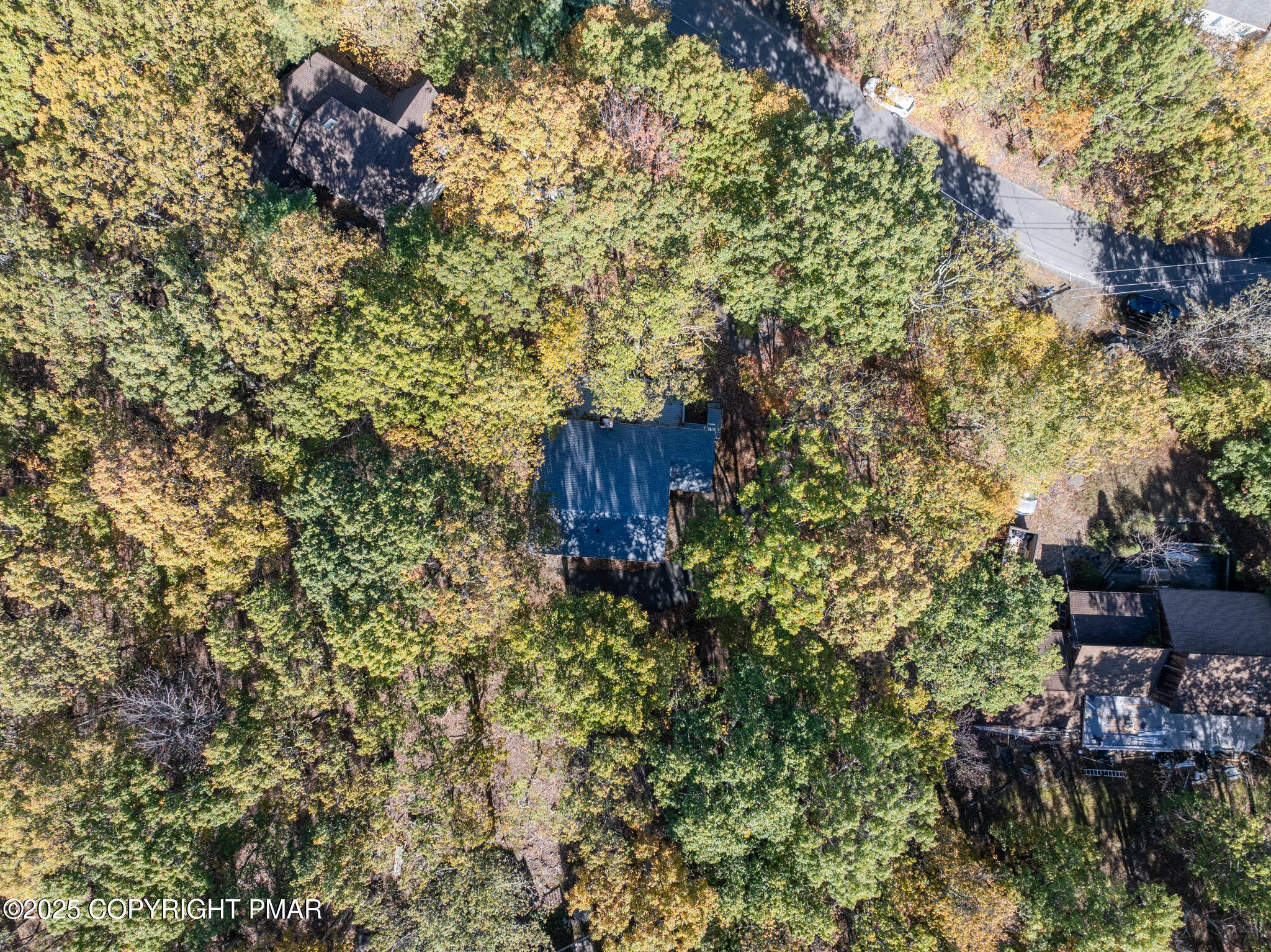 1562 Oak Lane Bushkill, PA 18324 - Photo 9 of 27 a backyard of a house with lots of green space