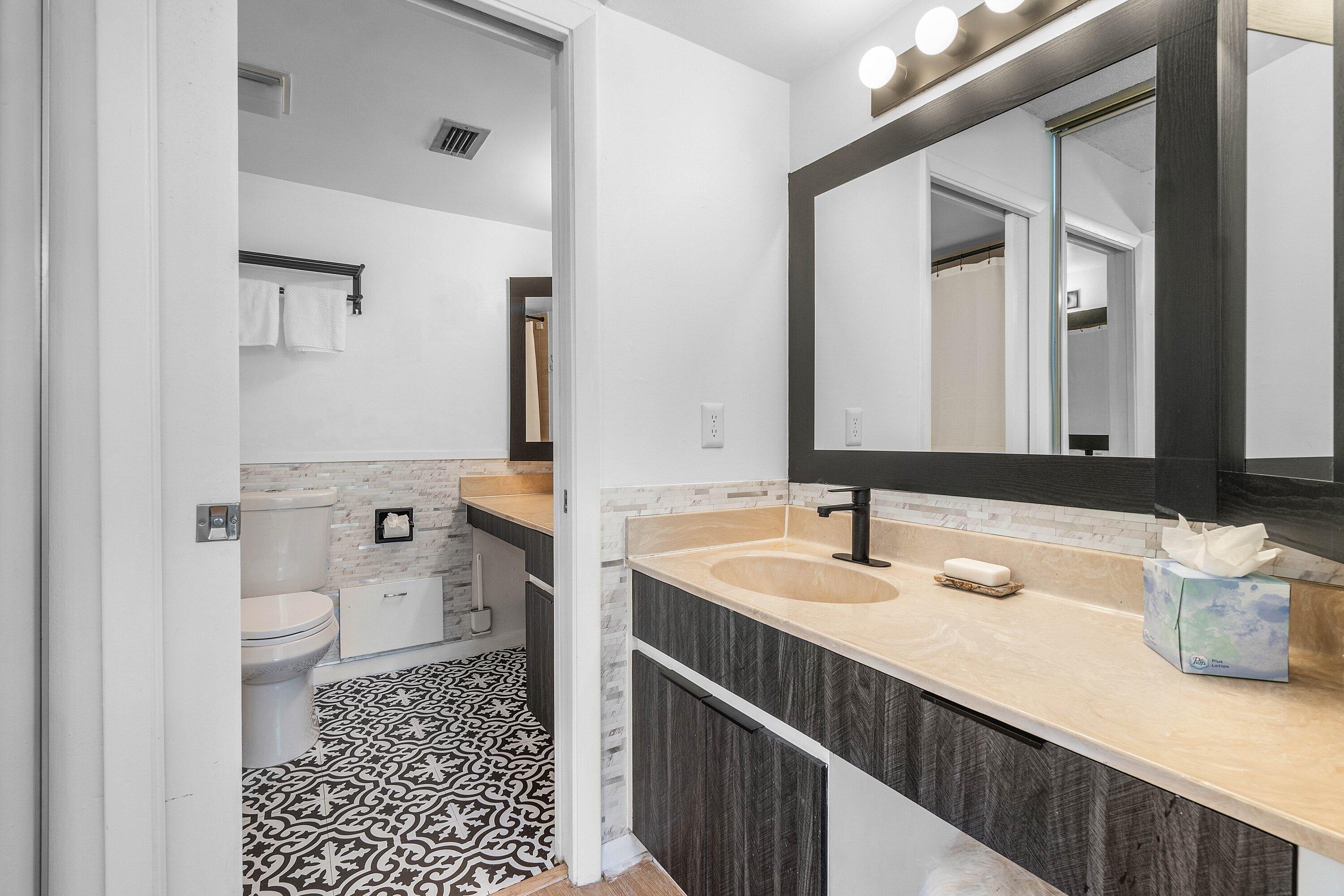 8122 Thames Boulevard, Unit C Boca Raton, FL 33433 - Photo 21 of 43 Primary Bathroom