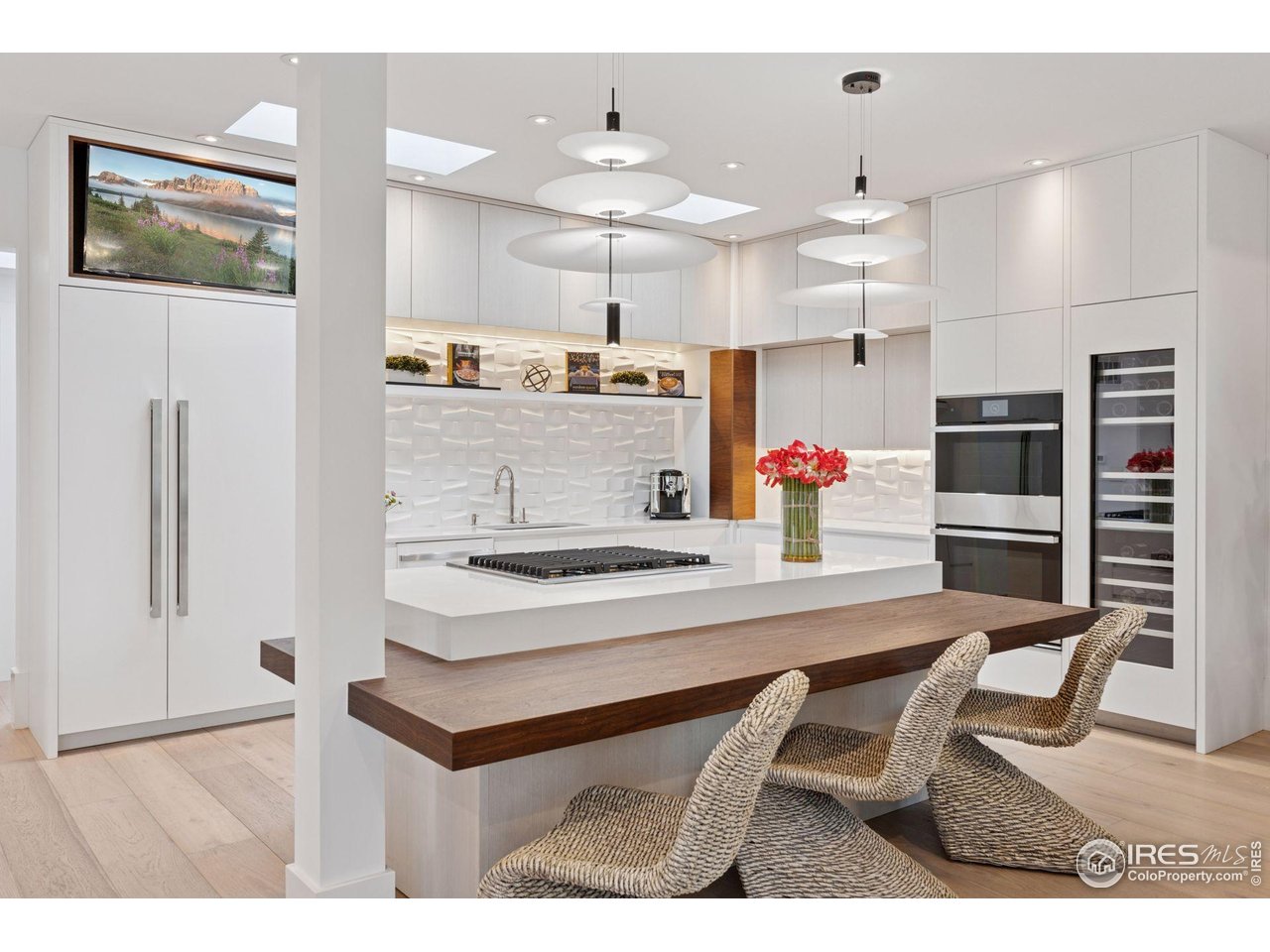 7323 Old Post Road Boulder, CO 80301 - Photo 10 of 40 Casual and formal dining options abound.