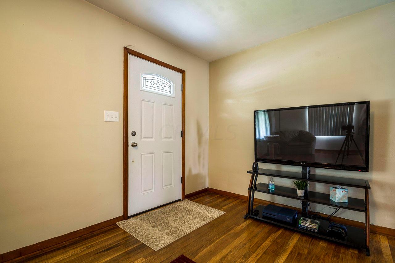 814 Elaine Road Columbus, OH 43213 - Photo 4 of 33 Gallery Image 4