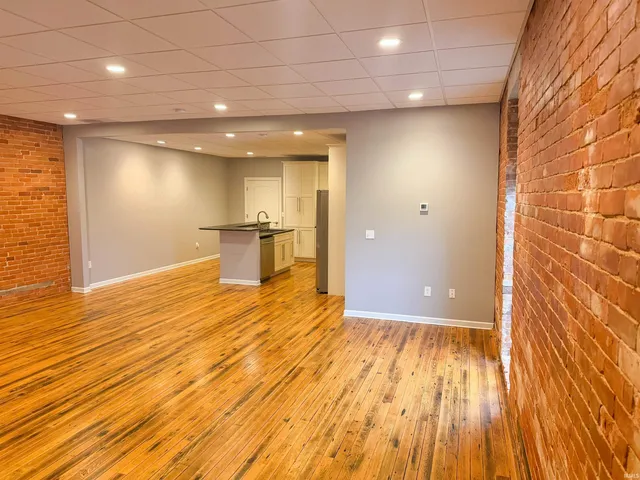 $1,700 | 623 1/2 Main Street, Jasper, IN 47546