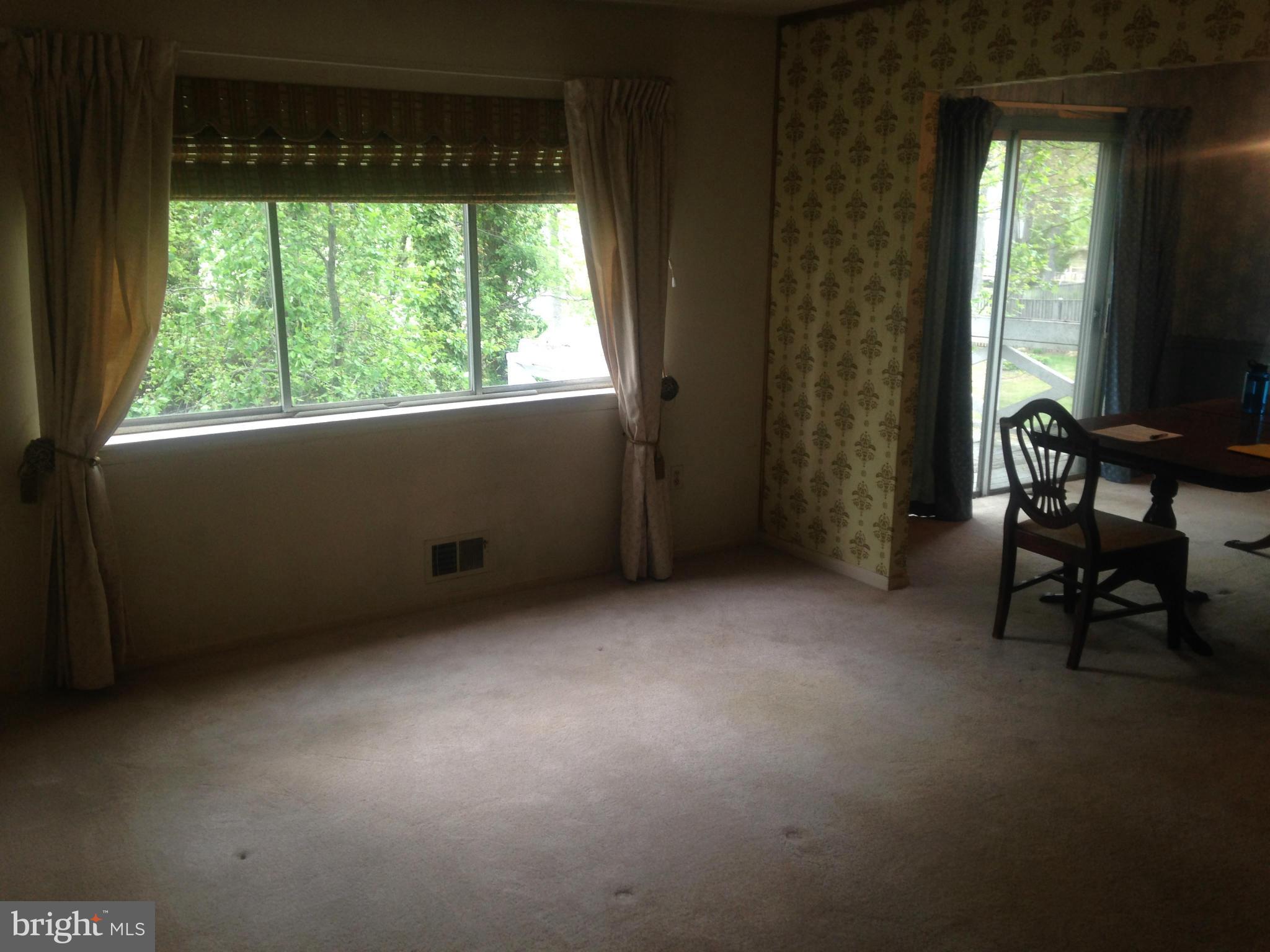 9113 Friar Road Fort Washington, MD 20744 - Photo 10 of 24 Living Room
