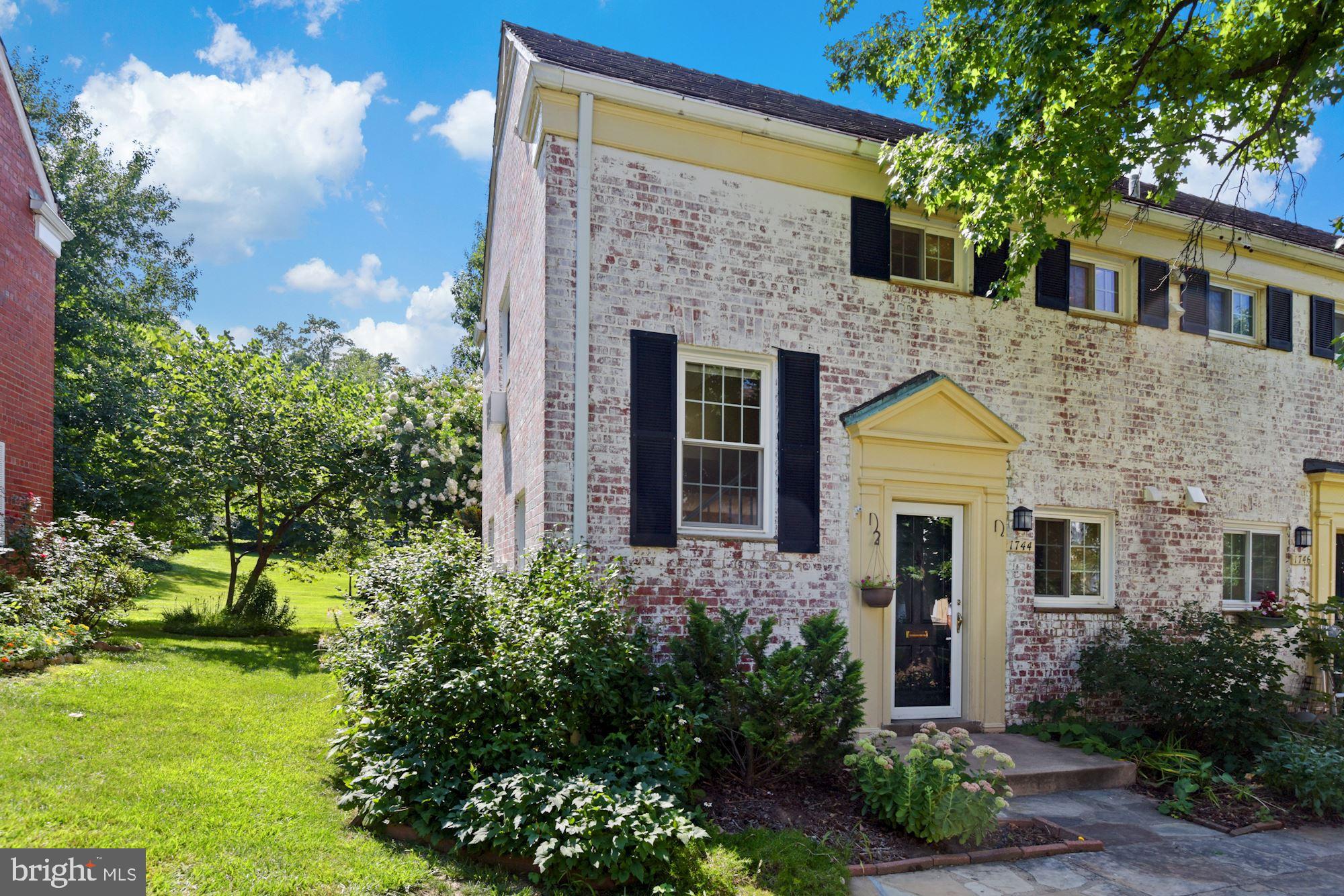1744 Preston Road Alexandria, VA 22302 - Photo 3 of 32