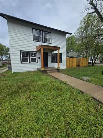 $145,000 | 106 Neosho Street, Iola, KS 66749