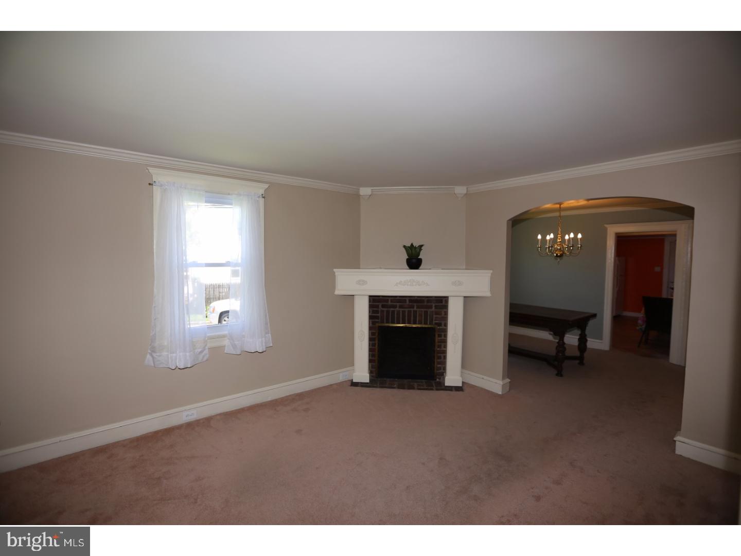 101 West Forestview Road Brookhaven, PA 19015 - Photo 6 of 18 Living Room