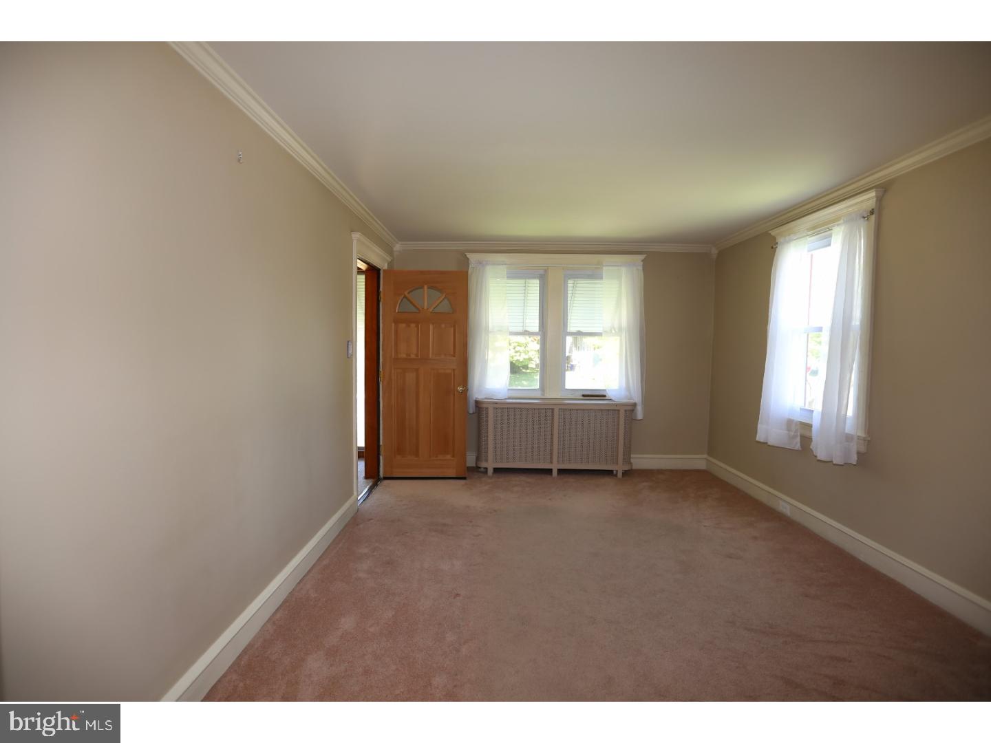 101 West Forestview Road Brookhaven, PA 19015 - Photo 7 of 18 Living Room