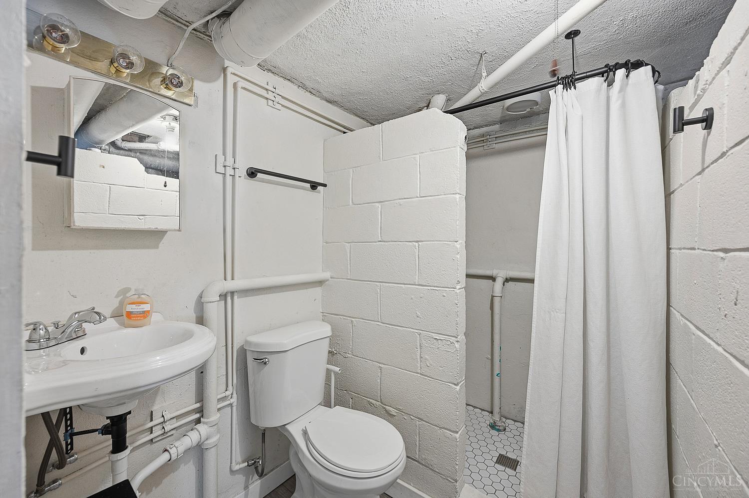 2474 Banning Road Cincinnati, OH 45239 - Photo 39 of 46 Gallery Image 39