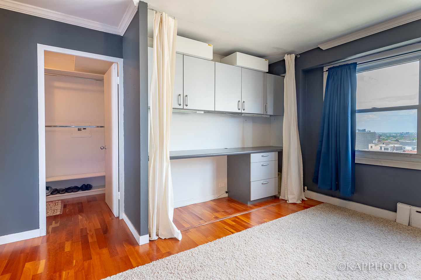 2909 North Sheridan Road, Unit 1807 Chicago, IL 60657 - Photo 10 of 23 a view of a kitchen with wooden floor and a kitchen