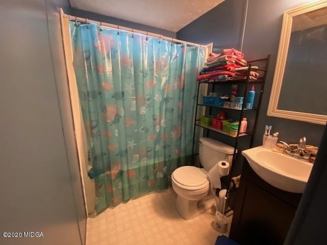 1155 Macedonia Church Road Cochran, GA 31014 - Photo 19 of 22 a bathroom with a sink toilet and shower