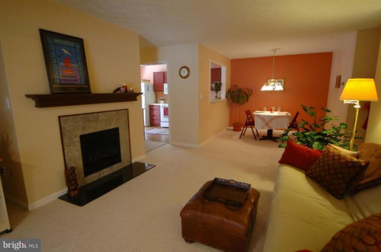 2277 Hunter's Run Drive, Unit 2277 Reston, VA 20191 - Photo 9 of 17 Living Room/Dining Room