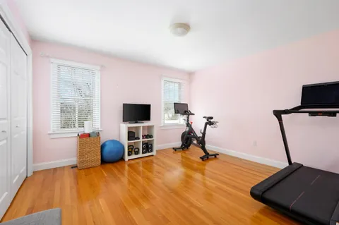 a view of a livingroom with a workspace