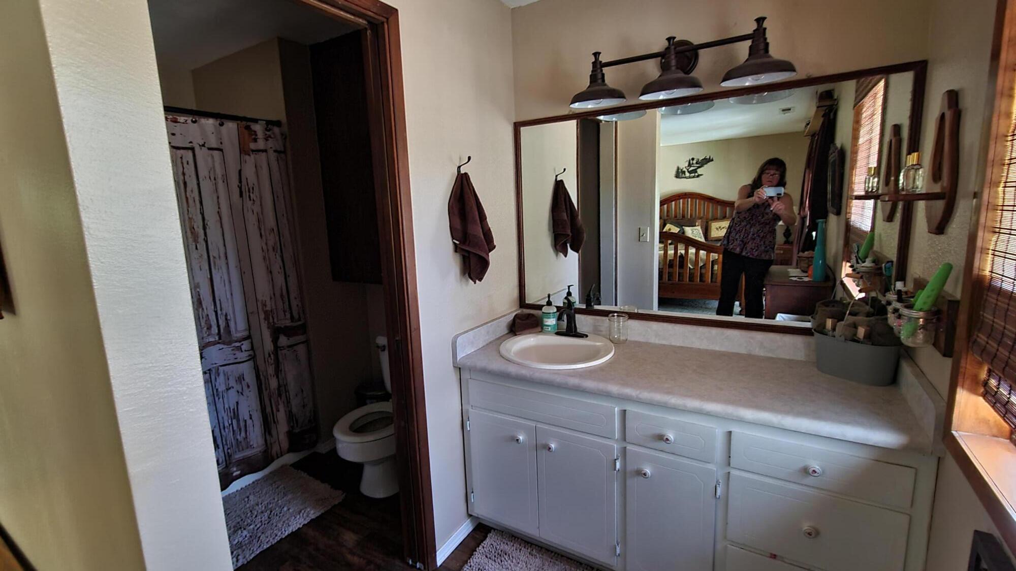 308 Fir Canyon Road Grants Pass, OR 97527 - Photo 44 of 51 PRIMARY BATHROOM