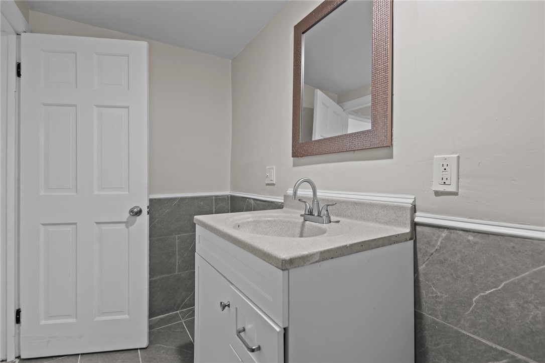 25 Carrs Trail Coventry, RI 02827 - Photo 13 of 45