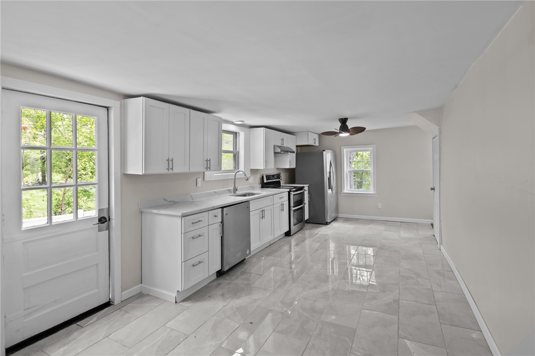 25 Carrs Trail Coventry, RI 02827 - Photo 7 of 45