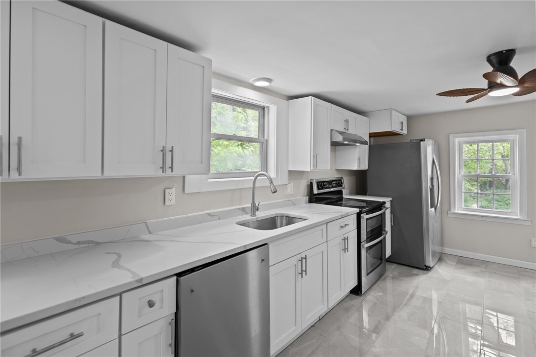 25 Carrs Trail Coventry, RI 02827 - Photo 8 of 45