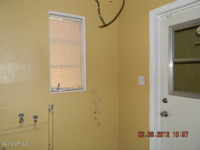 2850 North Greenfield Road Phoenix, AZ 85006 - Photo 8 of 10 laundry