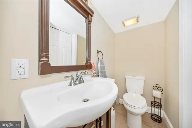 a en suite bathroom with a sink and a mirror