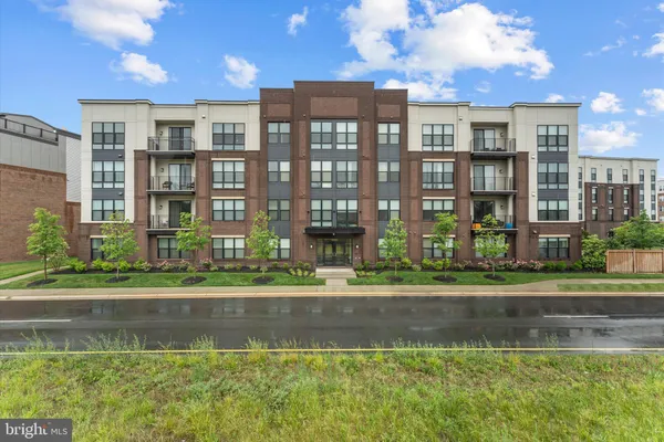 $2,300 | 43795 Transit Square, Unit 101, Ashburn, VA 20147