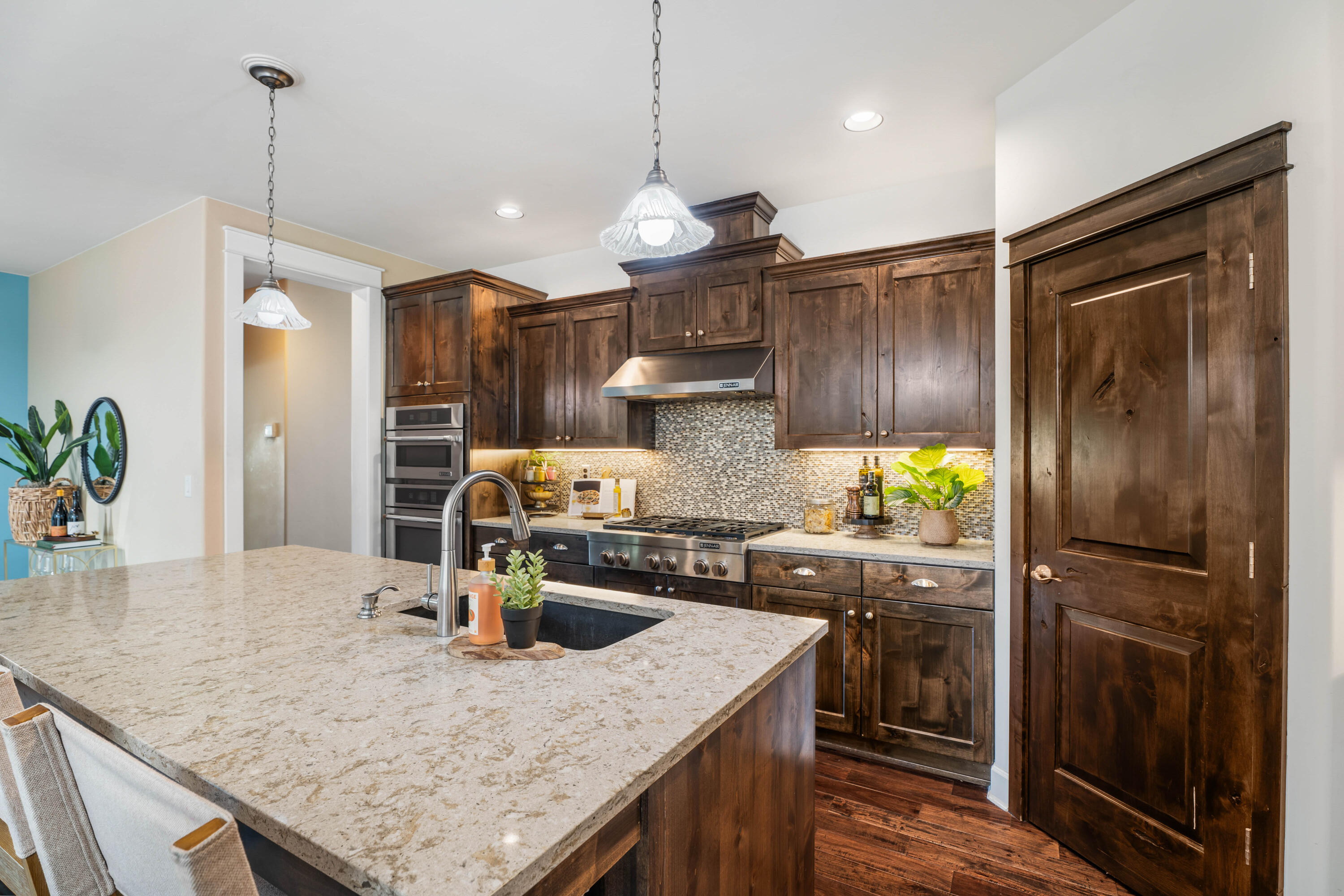 20182 Stonegate Drive Bend, OR 97702 - Photo 15 of 50 24-Kitchen