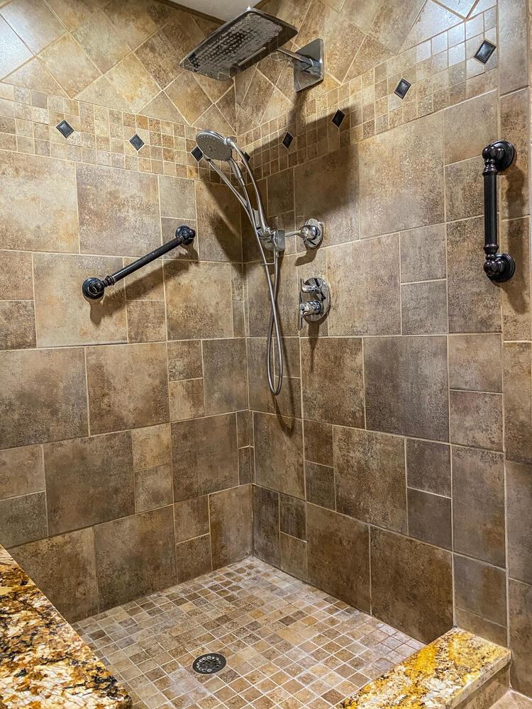 21891 Ringgold Southern Road Circleville, OH 43113 - Photo 19 of 50 Custom walk-in shower