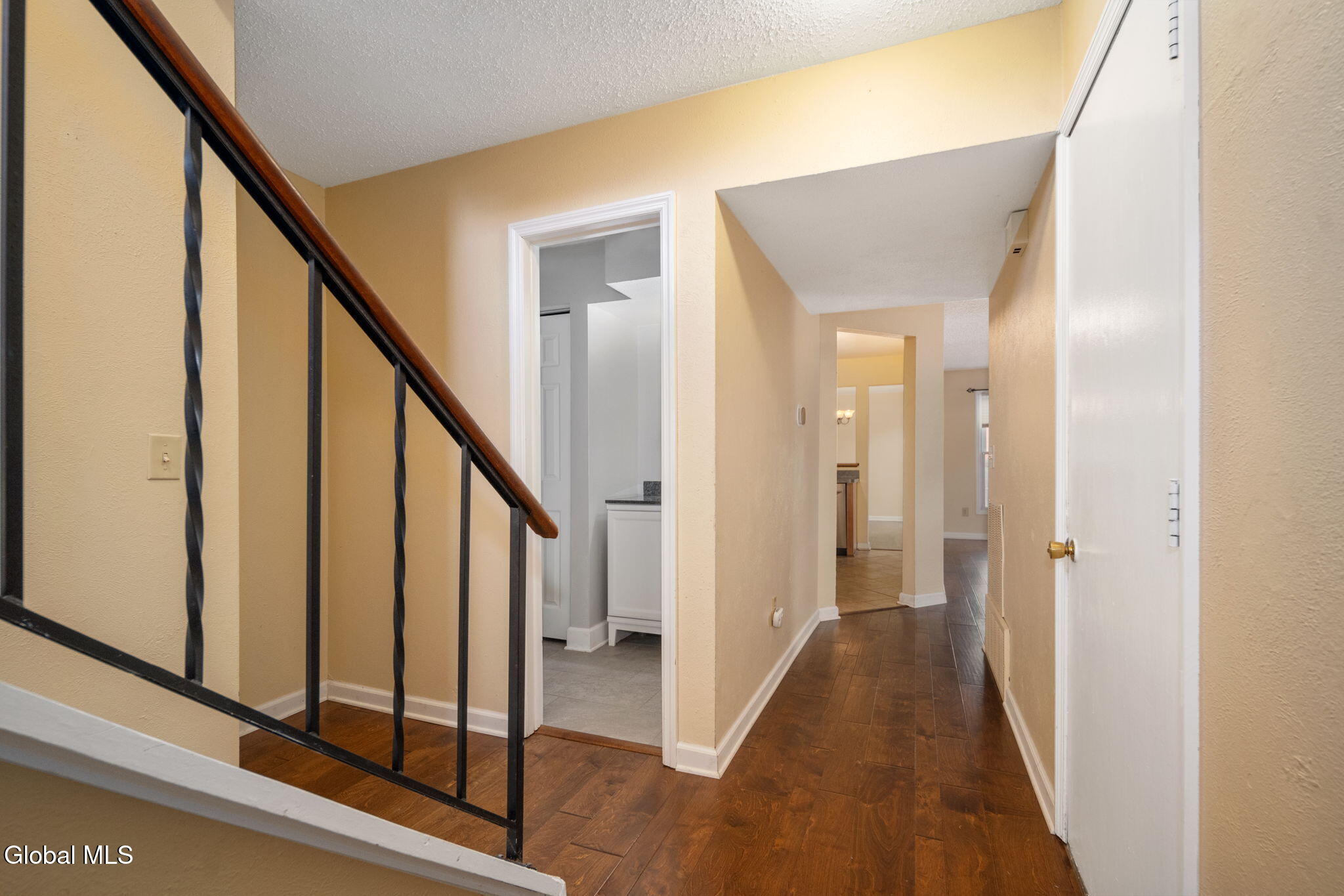 2 Carriage Road Clifton Park, NY 12065 - Photo 17 of 48 5-2CarriageRd_04