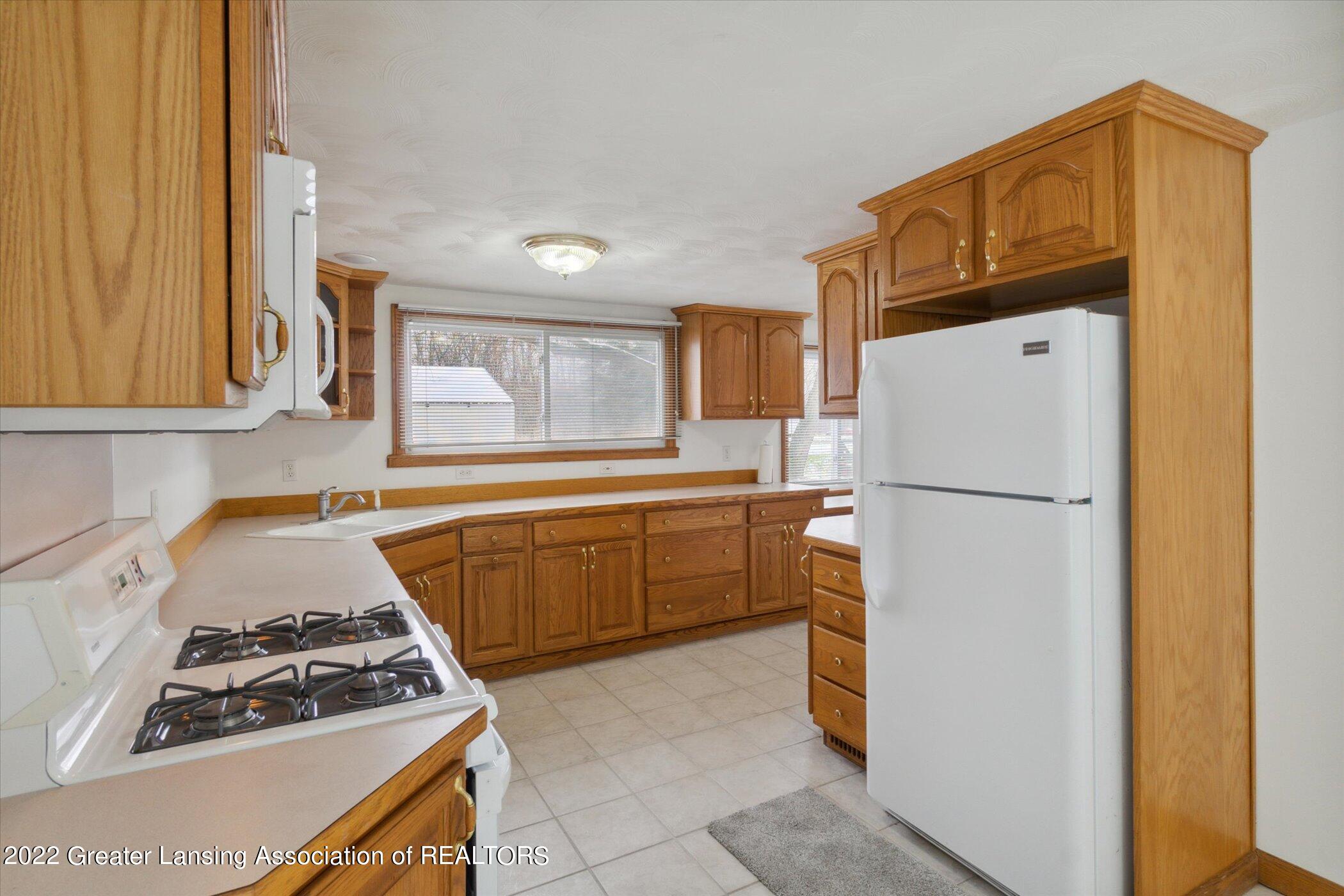 1964 Sandhill Road Mason, MI 48854 - Photo 9 of 34 08-1964-Sandhill-Rd-Mason-MI-48854-Windo