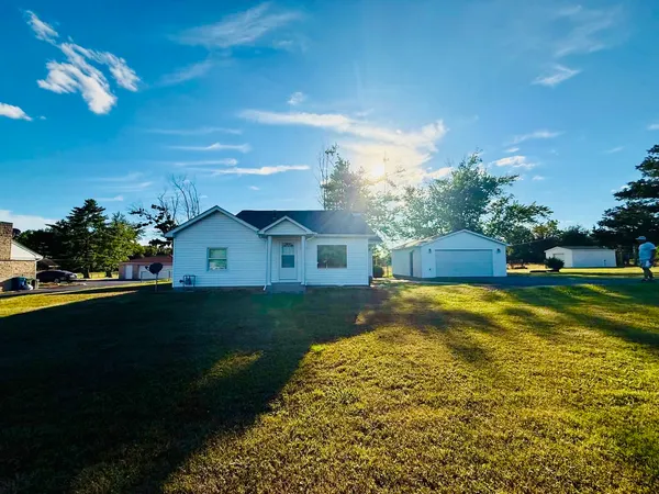 $229,900 | 17695 Highway 37, Johnston City, IL 62951