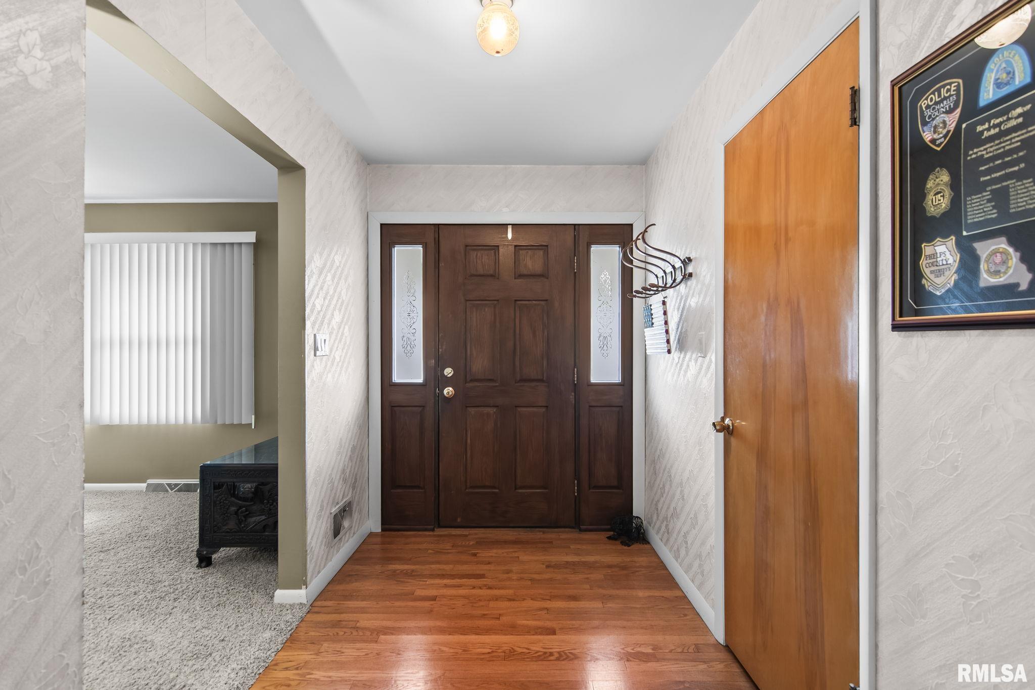 13 Top Hill Lane Springfield, IL 62704 - Photo 4 of 32