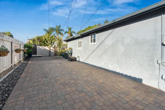 a view of a back yard of the house