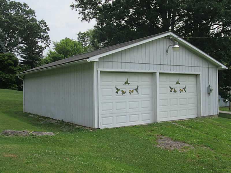 112 Kaltenbaugh Road Renfrew, PA 16053 - Photo 21 of 24 Parking Lot/Garage.